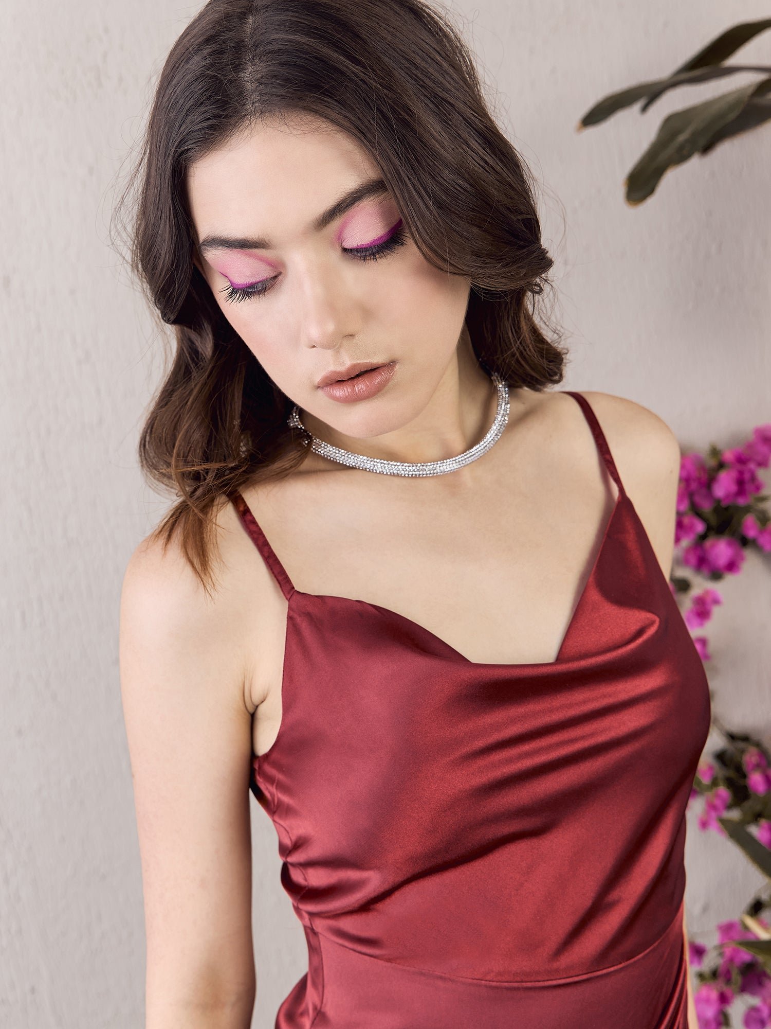 Solid Maroon Cowl Neck Sleeveless Zipper-Up Tulip Hem Pleated Bodycon Mini Dress - View 4